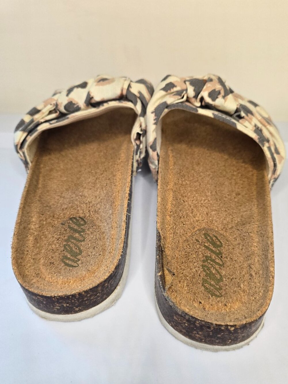 Aerie Bandana Twist Slide - Animal Print and White - Two pairs - Picture 5 of 9